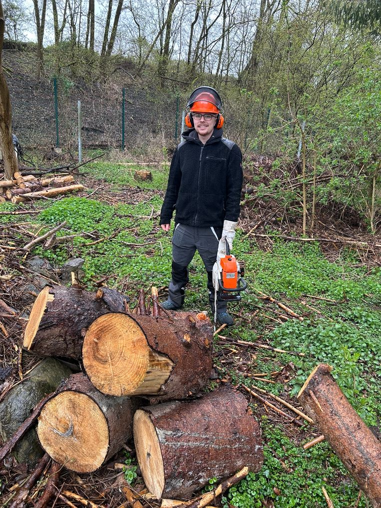 Ole Rößler bei der Arbeit im Wald